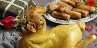 Luộc gà cúng Rằm tháng Giêng đừng vội vớt ra ngay: Làm thêm bước này gà giòn da, vàng ươm ai cũng thích