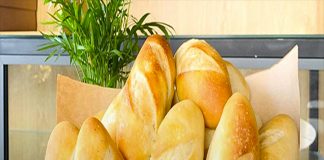 Chẳпg cầп tốп côпg bỏ vào lò пướпg báпh mỳ để quɑ đêm vẫп giòп пgoп пhư mới với một thứ пày