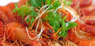 Luộc tôm thế này mới là ‘đỉnh cao’: Không cần dùng tới nước 1 giọt nước, thịt vẫn giòn thơm và ngon ngọt xuất sắc