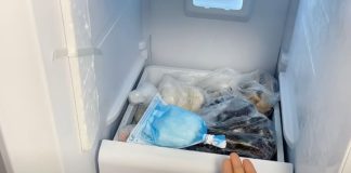 Tiện tay bỏ chiếc khẩu trang vào tủ lạnh, lợi ích khiến người người kinh ngạc