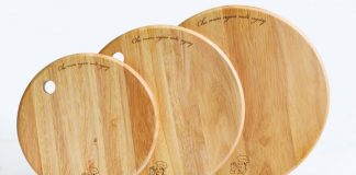 Vì sao trên thớt luôn có một lỗ tròn nhỏ? Công dụng quá tuyệt vời mà nhiều người không hề hay biết