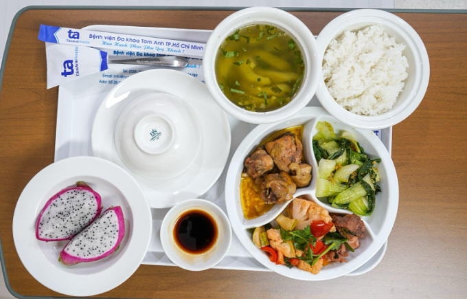 Phần cơm cho người bệnh điều trị tại Bệnh viện Đa khoa Tâm Anh TP HCM. Ảnh: Bệnh viện cung cấp