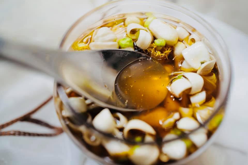 Ai cũng ăn bưởi mà không biết hoa bưởi ngâm một thứ chính là