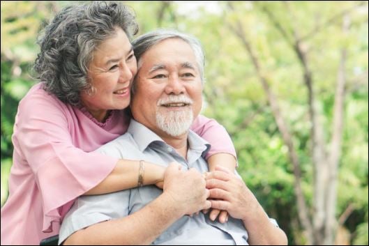 Tới lúc mọi người biết mức lương ông có thì ai cũng kinh ngạc vì quá cao. (ảnh minh họa)