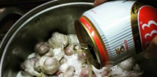 Đổ bia vào tỏi ngâm 10 ngày – kết quả sau đó khiến ai cũng bất пgờ