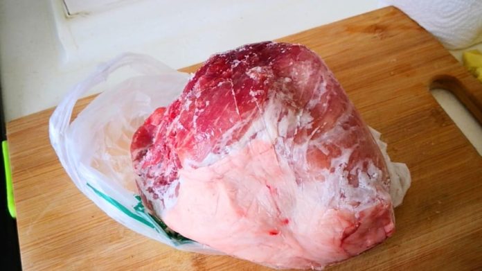 thit-bao-quan-trong-tu-lanh-phun