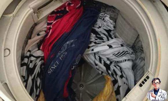 Khi giặt quần áo, đừng chỉ cho bột giặt, dạy cho bạn một mẹo nhỏ, quần áo bẩn sẽ như mới-1