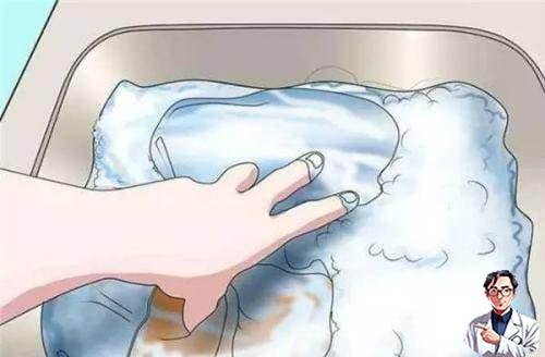 Khi giặt quần áo, đừng chỉ cho bột giặt, dạy cho bạn một mẹo nhỏ, quần áo bẩn sẽ như mới-2