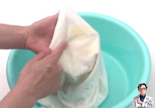 Khi giặt quần áo, đừng chỉ cho bột giặt, dạy cho bạn một mẹo nhỏ, quần áo bẩn sẽ như mới-4