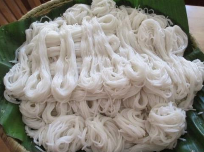 Bún làm từ gạo nên dễ bị chua, cần bảo quản ở nhiệt độ thấp hoặc thoáng mát để tránh bị ngộ độc.