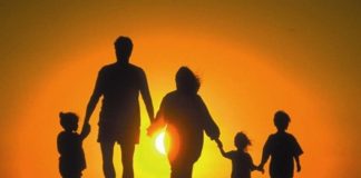 Đau mà đúng: Khi cha mẹ qua đời, 3 nguyên nhân khiến con cái sống không bằng người dưng