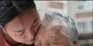 Cha mẹ còn, họ hàng có mặt, cha mẹ mất đi rồi có 5 kiểu người chẳng cần xem là người thân