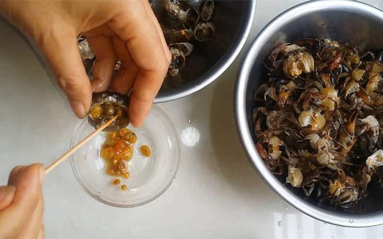 Cua ᵭṑng tươi nhiḕu thịt