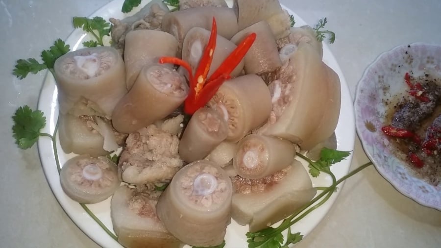 Trong đó đuôi lợn có tác dụng bổ khí, dưỡng huyết, hỗ trợ chứng thận hư, liệt dương, xuấּt tinּh sớm,...