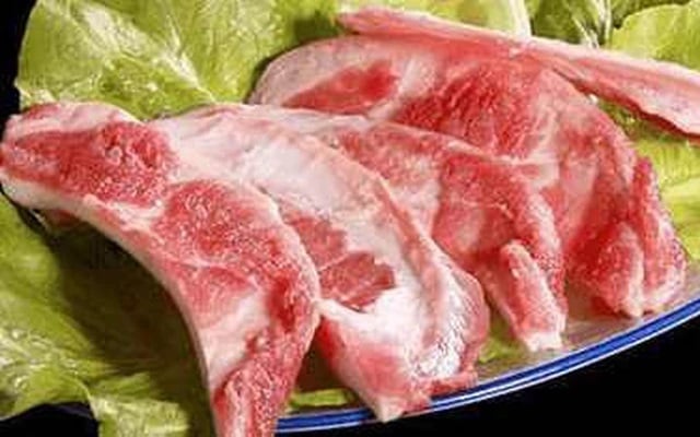 Xương lưỡi liềm là phần ngon nhất của con lợn, nằm ở phần chân trước của lợn, nó là nơi kết nối giữa xương ống và xương quạt.