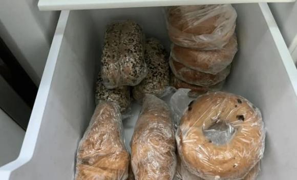 thực phẩm ⱪhȏng nên cho vào tủ ʟạnh, trái cȃy, thịt sṓng, ᵭṑ muṓi chua, trứng, bánh mì