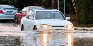 Cách xử lý khi xe ô tô bị ngập nước vào mùa mưa