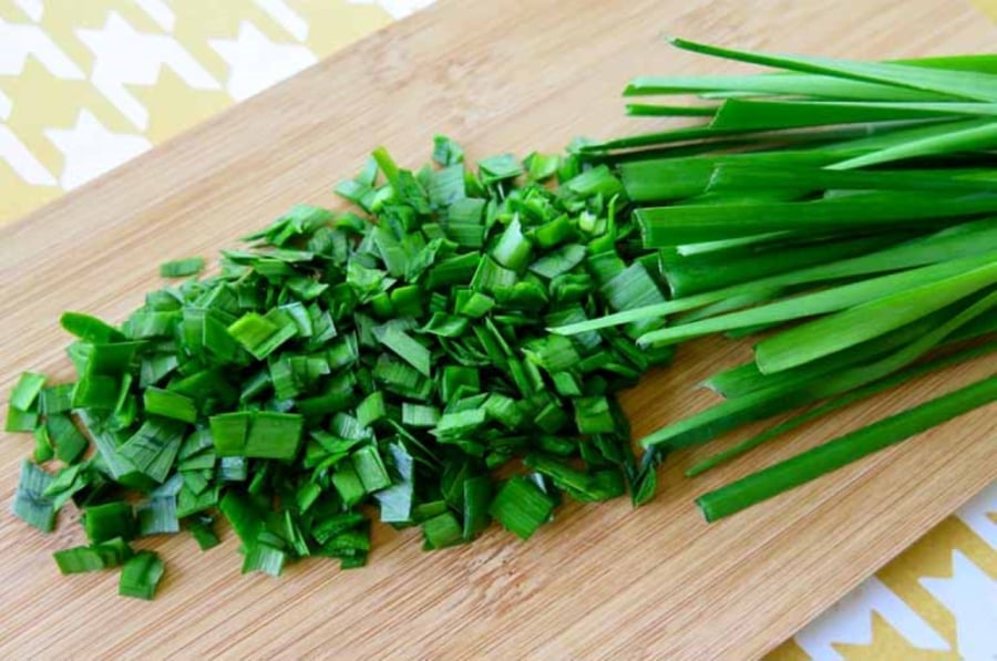 “Lá hẹ là ấm nhất, có ích cho người, nên ăn thường xuyên”