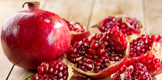 Lựu vỏ đỏ hay vỏ vàng thì ngọt, mọng nước hơn? Nhìn vào chi tiết nhỏ để chọn chuẩn, đơn giản mà chính xác