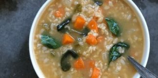 Ăn cơm chan canh – thói quen xấu cần bỏ ngay nếu không muốn rước họa vào thân