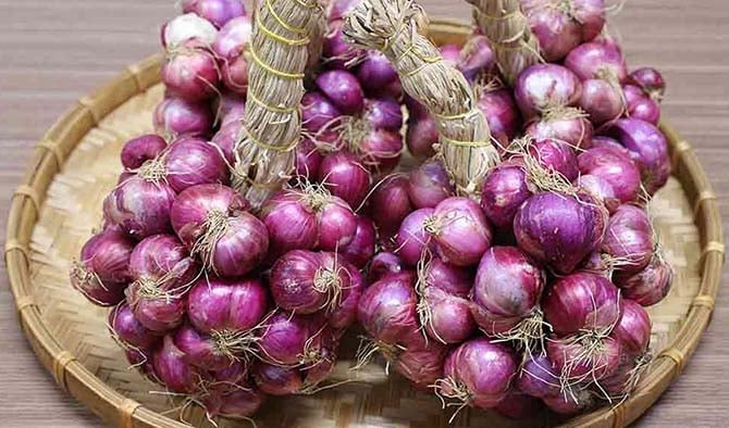 Có nhiều cách bảo quản hành tỏi