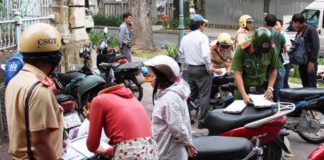 Mức phạt cao nhất lỗi đậu xe trên vỉa hè đối với xe máy và ô tô từ năm 2025