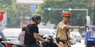 Mức phạt lỗi không gương xe máy từ 1/1/2025, ai cũng nên biết