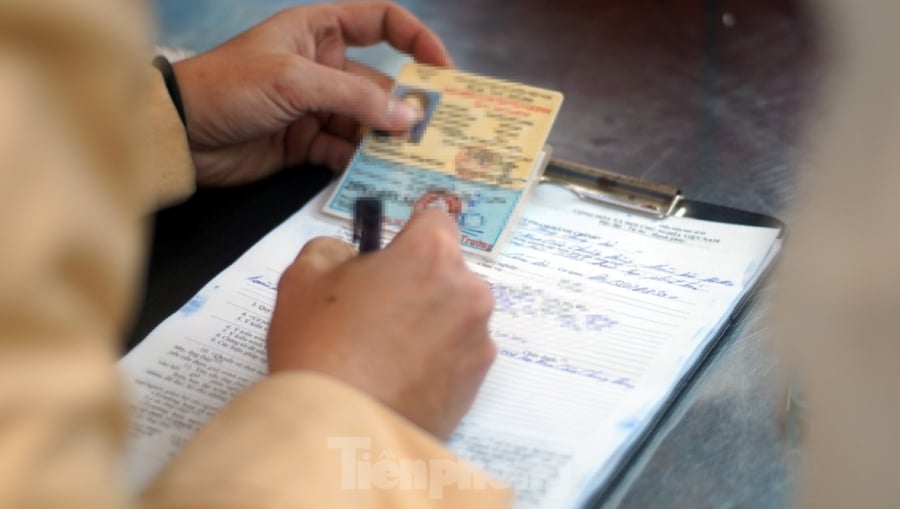 Các vi phạm có tính chất nguy hiểm sẽ áp dụng tước bằng lái thay vì trừ điểm. (Ảnh minh họa)