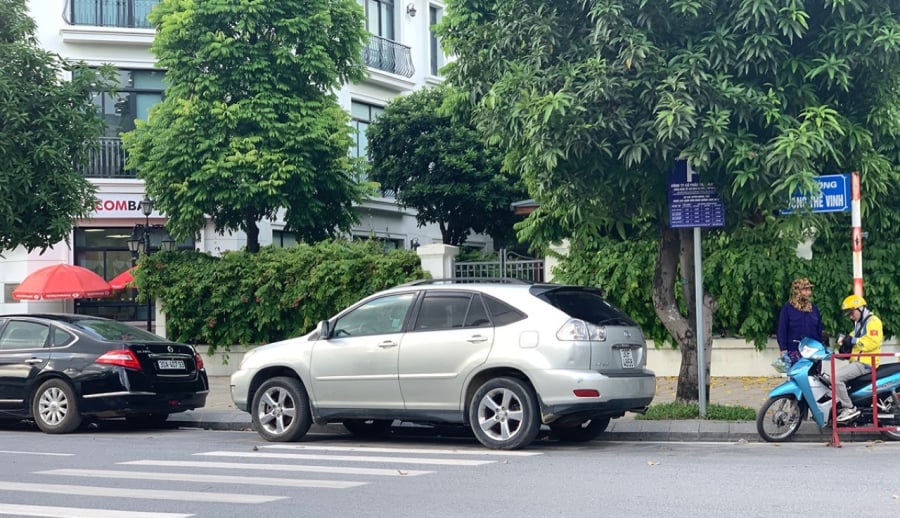 Không được dừng, đỗ xe tại những vị trí này, người dân đặc biệt lưu ý từ ngày 1/1/2025. (Ảnh minh họa)