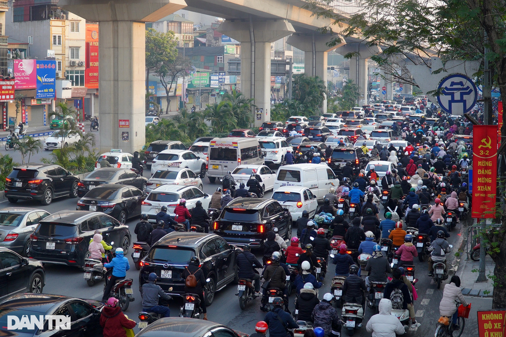 Nghiên cứu bỏ đèn đỏ, thu hẹp vỉa hè để giảm ùn tắc giao thông - 1