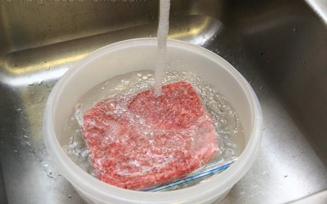 Dùng nước lạnh rã động thịt