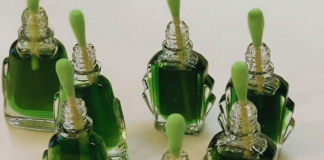 Cắm chiếc tăm bông vào lọ dầu gió, giải quyết ngay nhiều rắc rối trong nhà