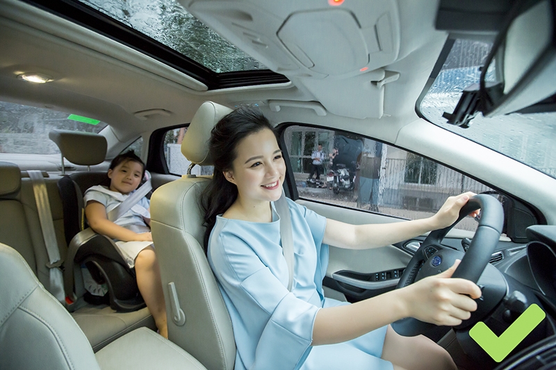 tập trung lái xe ô tô