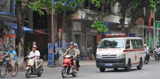 Từ hôm nay: Cố tình không nhường đường cho phương tiện như cấp cứu, cứu hỏa, xe đón đoàn sẽ bị xử lý ra sao? Nghe luật mà rén ngang