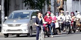 CHÍNH THỨC: Người điều khiển xe đạp mà tay cầm và sử dụng điện thoại sẽ bị phạt nặng chưa từng có, ai không muốn ‘mất cả xe’ thì chấp hành cho nghiêm chỉnh