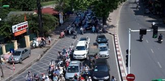 Từ hôm nay, xe máy đè vạch dừng đèn đỏ sẽ bị ph-ạt bao nhiêu?