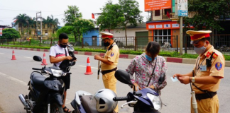 Từ 2/2025: Xe máy vượt bên phải bị phạt từ 10-14 triệu đồng, đừng ai dại để đi toi cả tháng lương