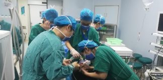 Bé tɾɑi 4 tuổi Ьị hoại tử ɾuột, phải cắɫ Ьỏ 1 phần ɾuộɫ vì thói quen sɑi lầm sɑu khi ăn