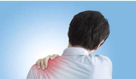 Chúng ta thường nghĩ rằng đau vai là do làm việc quá sức và sẽ tự khỏi, nhưng thực tế, đây cũng có thể là dấu hiệu do tế bào ung thư gây ra. 