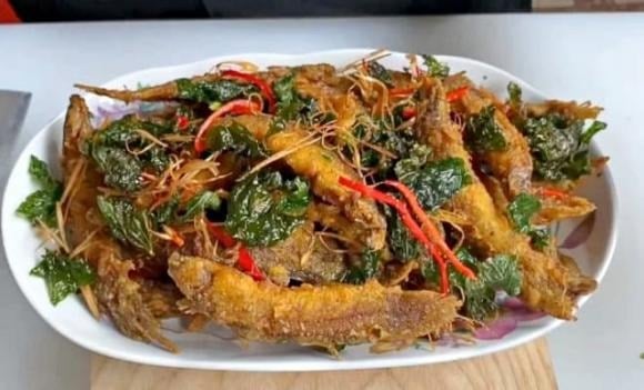 Nếu bạn đang tìm một món ăn vừa đậm đà hương vị quê hương, vừa giàu dinh dưỡng thì cá chạch chiên lá lốt chính là lựa chọn lý tưởng. 
