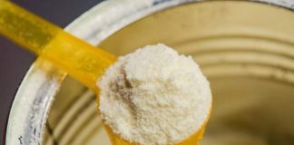 CẢNH BÁO: Sữa giả đang lan tràn, cách phân biệt sữa bột THẬT – GIẢ đơn giản chỉ với 1 cốc nước lạnh