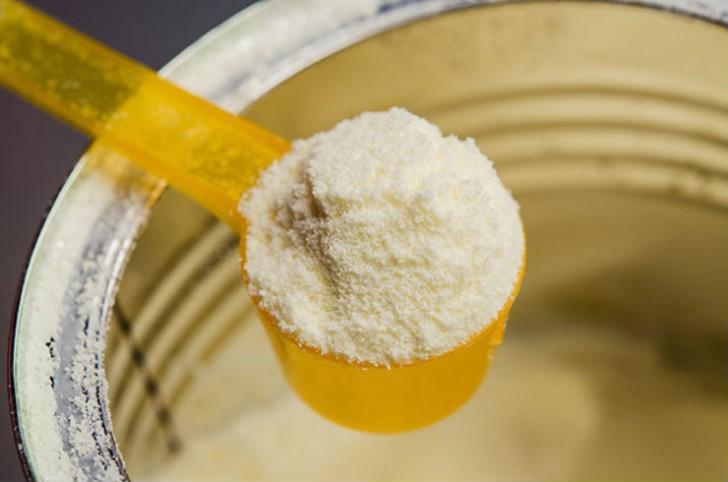 Cách nhận biết sữa bột giả, kém chất lượng chỉ bằng 1 cốc nước lạnh