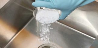 Bồn rửa bát tắc cứng, chỉ cần đổ một thìa vào là thông tắc ngay lập tức, hết mùi hôi mà chẳng tốn tiền