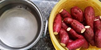 Luộc khoai đừng chỉ dùng nước lạnh, thêm 1 thìa này khoai nhanh chín, ngọt bùi