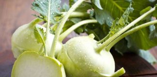 Mùa hè có 4 loại rau bị phun nhiều thuốc không nên mua, biết sớm để tránh rước họa vào thân