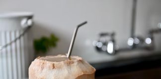 Người đàn ông qua đời do uống nước dừa, bác sĩ cảnh báo một sai lầm nghiêm trọng