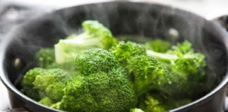 Lười đến mấy cũng phải chần qua 4 loại rau này nếu không muốn thận đầy sỏi