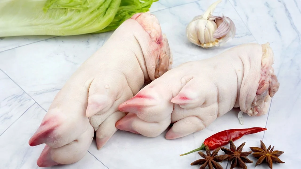 Bà chủ hàng thịt mách cách phân biệt chân giò trước và chân giò sau? Khi mua nên chọn loại nào ngon hơn?