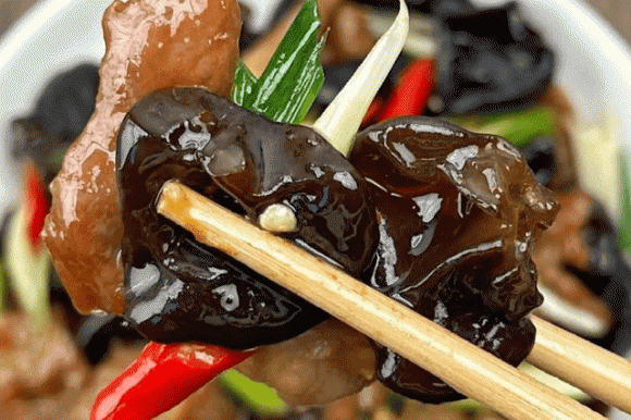 rau chân vịt, mục nhĩ, món ăn ngon