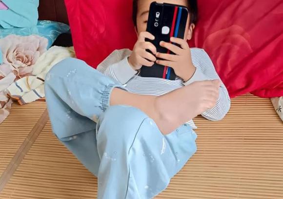 trẻ em, điện thoại